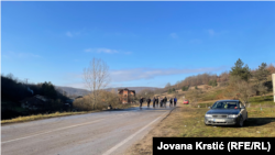 Vendi ku ndodhej barrikada.