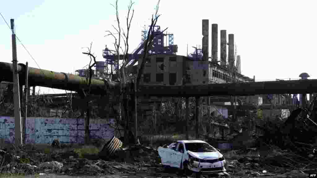 A vasmű épülete is posztapokaliptikus látványt nyújt