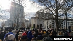 Jedan od glavnih zahteva učesnika protesta u Beogradu 4. decembra jeste da Vlada Srbije usvoji planove kvaliteta vazduha i da obaveštava javnost kada je povećano aerozagađenja, kao i da napravi jasnu strategiju po tom pitanju. 