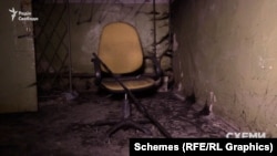 Стілець у підвалі катівні