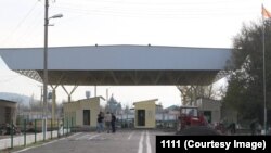 Кыргыз-өзбек чек арасындагы "Бек-Абад" өткөрмө бекети оңдолуп жатат. Сузак, Жалал-Абад. 18-ноябрь, 2022-жыл.