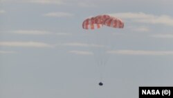 Кеменин Жерге түшүп жаткан учуру. 