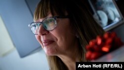 Gazetarja ukrainase, Lyudmila Makey, në zyrat e Asociacionit të Gazetarëve të Kosovës.