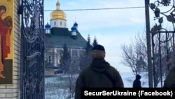 У серпні 2022 року чоловікові повідомили про підозру у державній зраді. Після цього він почав переховуватися, та був оголошений у розшук (фото ілюстративне)