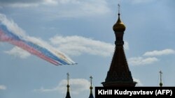 У відповідь на ці «ці недружні дії» Москва суттєво розширяє список представників ЄС Євросоюзу, яким заборонено в’їзд на територію РФ. 