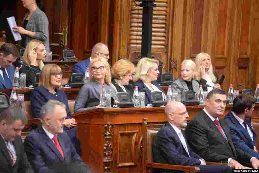 U novoj Vladi Srbije od ukupno 25 resora, 10 će voditi žene. Na fotografiji s leva na desno kandidatkinje za ministarke u Vladi: Maja Gojković (kultura), Tanja Miščević (evrointegracije), Danica Grujičić (zdravlje), Darija Kisić Tepavčević (briga o porodici i demografiji) i Jelena Begović (nauka, tehnološki razvoj i inovacije)