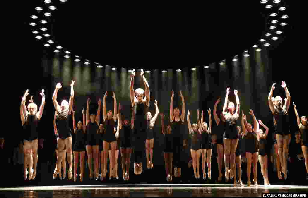 Umjetnici iz Tbilisijskog nacionalnog teatra opere i baleta nastupaju tokom generalne probe u glavnom gradu Gruzije.