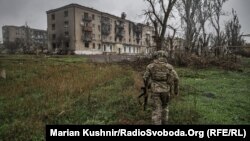 Украиналык аскер. Соледарга жакын Бахмутта тартылган сүрөт. 