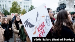 Tüntetés az abortusz törvény szigorítása miatt a Kossuth téren, 2022.09.28-án