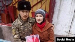 Кадырбек жубайы Жыпара Кутпидинова менен. Үй-бүлөлүк архивинен алынган сүрөт.