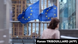 Comisia Europeană preconizează că inflația va atinge un nivel maxim la sfârșitul anului 2022 și că va rămâne la un nivel ridicat în 2023, înainte de a scădea în 2024.