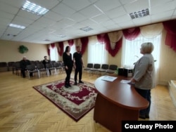 În total, cele 75 de regiuni care au raportat datele privind căsătoriile către Mediazona au efectuat 31.000 de nunți ale soldaților mobilizați în cele patru săptămâni de la anunțul lui Putin din 21 septembrie.