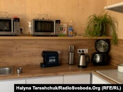 Жінки готують самостійно