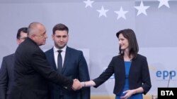 Лидерът на ГЕРБ Бойко Борисов и Мария Габриел. Снимката е от 2019 г., когато тя беше водач на листата на ГЕРБ за европейските избори