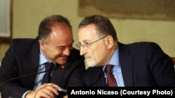 Антоніо Нікасо (справа) разом із прокурором Нікола Граттері, який останні півроку веде процес проти «Ндрангети»
