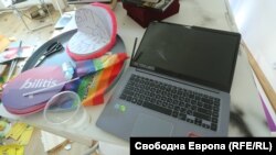 Polomljen je i laptop koji je korišten za prijenos događaja.