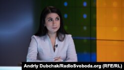 Лікарка каже, що дедалі частіше спостерігає ситуацію, коли пацієнти без показань «самостійно чи за порадою сімейних лікарів» призначають собі антибіотики і гормони