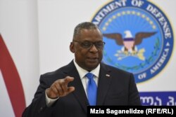 Міністр оборони США Ллойд Остін почав європейське турне з відвідин Грузії. На пресконференції в Тбілісі 18 жовтня 2021 року