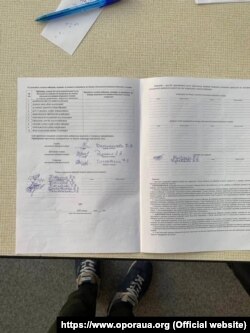 Документ підписаний головою, заступником та секретарем ДВК