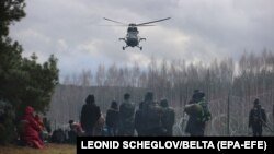 У польському уряді 8 листопада повідомили, що наразі біля кордону Білорусі з Польщею перебувають близько 3-4 тисяч мігрантів, і ще тисячі готові піти за ними