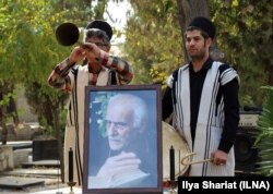 مراسم خاکسپاری هوشنگ چالنگی ششم آبان در امامزاده طاهر کرج برگزار شد