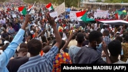 Здружението на судански професионалци ги повика граѓаните да излезат на улиците за да „се спротивстават“ на секој воен удар против Суверениот совет на земјата, поддржан од Западот.