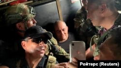 Отониел е открит в селски район на страната. В операцията по залавяне са участвали 22 хеликоптера