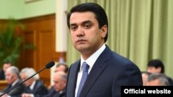 Рустам Эмомали