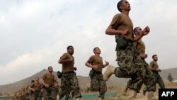 Ооган улуттук армиясынын Офицердик академиясынын курсанттары. Кабылдын Карха району, 23-октябрь, 2013-жыл