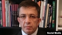 محمود مرادخانی معتقد است که به احتمال زیاد، مجتبی خامنه‌ای جایگزین علی خامنه‌ای خواهد شد زیرا از «حمایت سپاه پاسداران برخودار است»