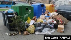 Oko tisuću radnika komunalnog poduzeća "Čistoća" tri dan je prosvjedovalo i nije uklanjalo otpad s gradskih ulica.