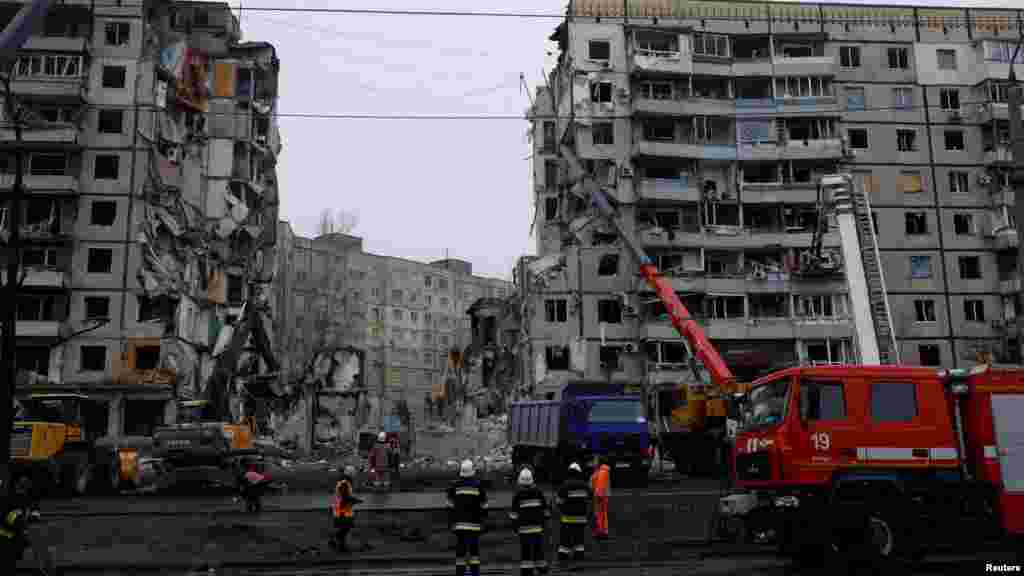 António Guterres ENSZ-főtitkár határozottan elítélte a dnyiprói támadást. &bdquo;A civilek és a polgári infrastruktúra elleni támadások sértik a nemzetközi humanitárius jogot. Azonnal véget kell vetni nekik&rdquo; &ndash; mondta