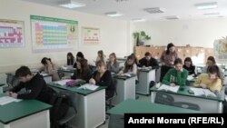 Mai puțin de jumătate din elevii care au finalizat studiile gimnaziale au mers la liceu. Ceilalți au optat pentru diferite meserii din școlile profesionale și colegii
