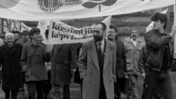 Ejtőernyősök, „szakemberek” – archív beszélgetés a rendszerváltás utáni helykeresésről