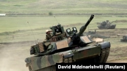 Танк Abramsфото ілюстративне