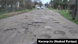 Kátyúk a Kis Hegedűs közben