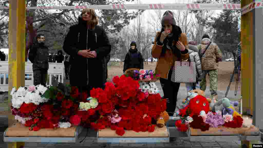 &bdquo;Mindannyian ilyen épületekben élünk, és mindannyian arra gondolunk: ez velünk is történhetett volna. Szörnyű&rdquo; &ndash; mondta a 28 éves Polina, a környék egyik lakója