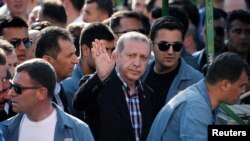 Эрдоган Стамбулдагы тажия учурунда. 17-июль, 2016-жыл.