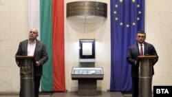 За арестите съобщиха главният прокурор Иван Гешев и министърът на вътрешните работи Младен Маринов