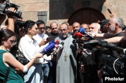 არქიეპისკოპოსი მიქაელ აჯაპაჰიანი