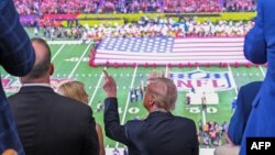 Predsjednik SAD-a Donald Trump i njegova kći Ivanka Trump na Super Bowlu u New Orleansu.