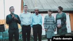 Умутбай Давлетбердин (по центру). Архивное фото.