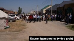 Руслан Курманалиевди акыркы сапарга узаткандар жайдан кайтып келе жаткан кези. Бишкек.