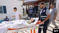 Një fëmijë i plagosur nga sulmet raketore në Gaza.