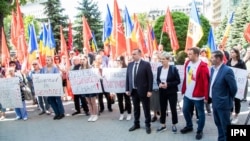 Reprezentanții PSRM au pichetat ministerul Agriculturii.