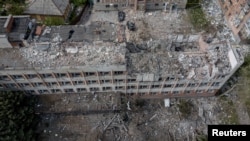 Наслідки обстрілу будівлі в Бахмуті, 21 трвня 2022 року