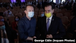 Liberalii caută soluții de urgență pentru a putea desfășura Congresul la Romexpo cu 5.000 de delegați. Imagine cu cei doi candidați pentru șefia partidului: Florin Cîțu și Ludovic Orban, Palatul Parlamentului, 18 septembrie 2021. 