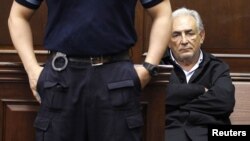 Домінік Стросс-Кан під час засідання кримінального суду у Нью-Йорку, 16 травня 2011 року