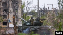 За даними радника мера, окупанти планують відкрити дев’ять шкіл, але змогли знайти тільки 53 вчителів, які погодилися працювати