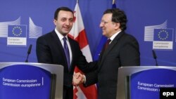 Сегодня с утра лидеры бывшей правящей партии принялись «полоскать» выступление премьера уже на национальных телеканалах: 15-минутную речь Гарибашвили в рамках дискуссии «Восточное партнерство Евросоюза» они охарактеризовали как скандальный провал